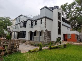 Newly buit house to let  close to Banda school